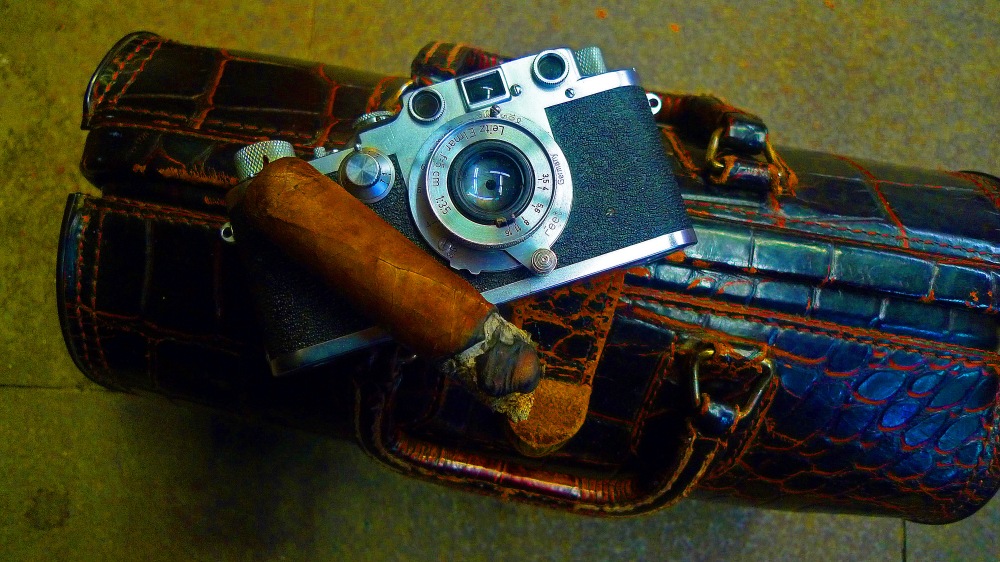 Double Corona, Leica IIIC from 1949 and Doctor's bag from the 1910's / Martinez Handmade Cigars, New York, NY / Leica D-Lux 4 / Photo: Sila Blume
